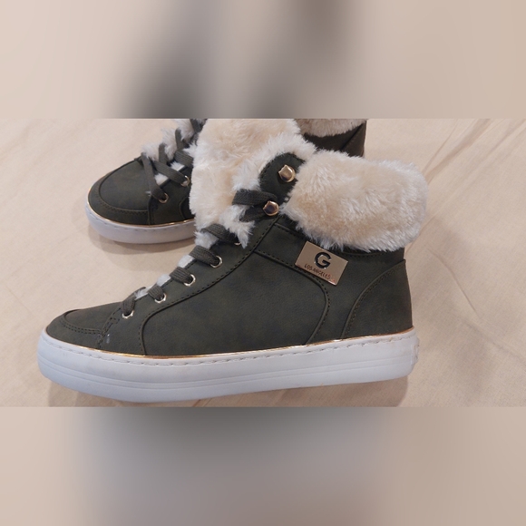 Cozy Women's Winter Boots with Faux Fur - Black and Cream - Picture 4 of 9